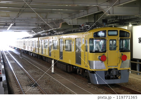 近江鉄道へ向かう西武鉄道2000系電車(小手指車両基地→JR新秋津駅) 近江鉄道へ向かう西武鉄道2000系電車(小手指車両基地→JR新秋津駅) 119771365