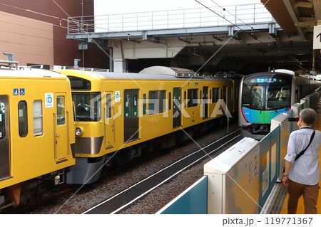 近江鉄道へ向かう西武鉄道2000系電車(小手指車両基地→JR新秋津駅) 近江鉄道へ向かう西武鉄道2000系電車(小手指車両基地→JR新秋津駅) 119771367