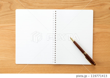 リングノートとペン 119771413
