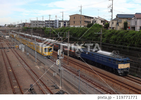 近江鉄道へ向かう西武鉄道2000系電車(新秋津駅付近) 近江鉄道へ向かう西武鉄道2000系電車(新秋津駅付近) 119771771