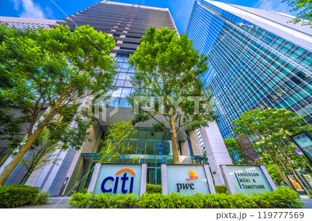 日本の東京都市景観 大手町駅出入口C6aがある大手町パークビルディングなどを望む＝10月27日 119777569