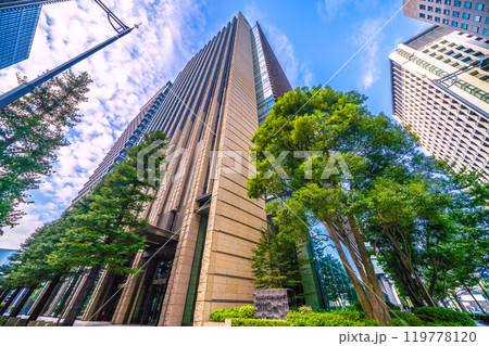 日本の東京都市景観 「大手町」の交差点から三井住友銀行などを望む…=10月27日 日本の東京都市景観 「大手町」の交差点から三井住友銀行などを望む…=10月27日 119778120