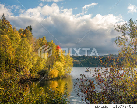 Scenic Autumn Landscape With Vibrant Colors by a Peaceful Lake 119778406