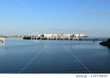 葛西臨海公園公園から見た舞浜のホテル群 119778620