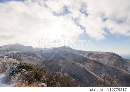 雪山登山(大分県九重町) 雪山登山(大分県九重町) 119779217