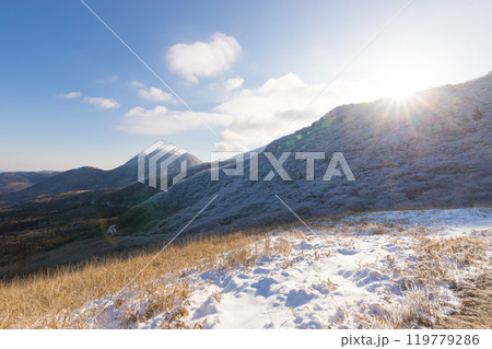 雪山登山(大分県九重町) 雪山登山(大分県九重町) 119779286