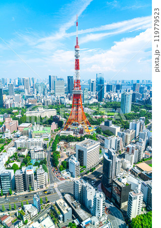 【東京都】麻布台ヒルズの目の前に見える東京タワー 【東京都】麻布台ヒルズの目の前に見える東京タワー 119779523