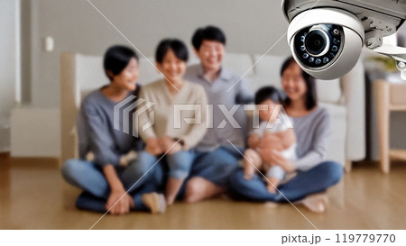 防犯カメラと室内で過ごす家族 防犯カメラと室内で過ごす家族 119779770