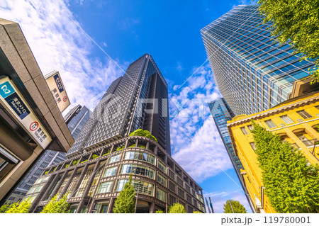 日本の東京都市景観　東京駅や丸の内のオフィス街、新丸ビル、日本工業倶楽部会館など…＝27日 119780001