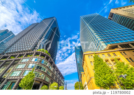 日本の東京都市景観　金融・経済の中心、丸の内のオフィス街。新丸ビルや日本工業倶楽部会館など…＝27日 119780002