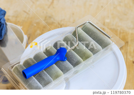 Walls can be painted with rollers with handles Walls can be painted with rollers with handles 119780370
