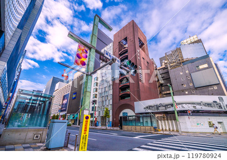 日本の東京都市景観 再開発、銀座各所で続々…三愛や銀座コアビル解体工事などを望む=10月27日 日本の東京都市景観 再開発、銀座各所で続々…三愛や銀座コアビル解体工事などを望む=10月27日 119780924