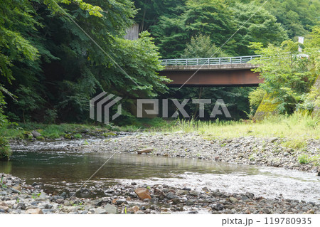 田舎の川と橋 119780935
