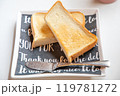 トーストした食パン 119781272