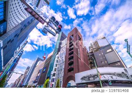 日本の東京都市景観 再開発、銀座各所で続々…三愛や銀座コアビル解体工事などを望む＝10月27日 119781408