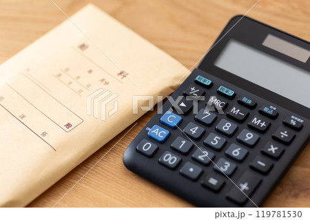給料と電卓 給料と電卓 119781530