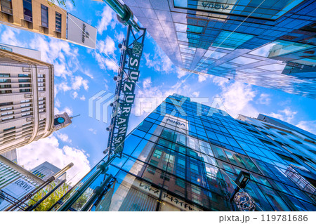 日本の東京都市景観　東京・銀座。すずらん通りや銀座四丁目のセイコーハウス銀座などを望む＝27日 119781686