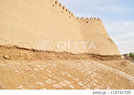 イチャンカラの城壁　ヒヴァ　3 119781700