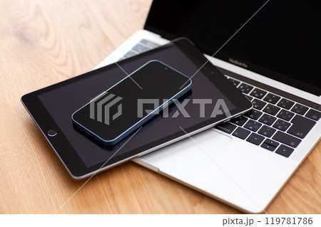 パソコン、スマホ、タブレット 119781786