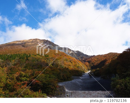 鳥取、大山の秋の絶景紅葉 鳥取、大山の秋の絶景紅葉 119782136