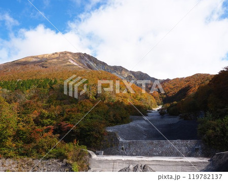 鳥取、大山の秋の絶景紅葉 鳥取、大山の秋の絶景紅葉 119782137