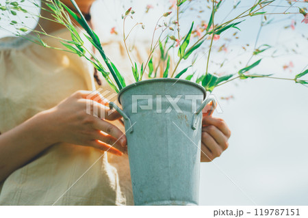 花農園で、お花摘み 119787151