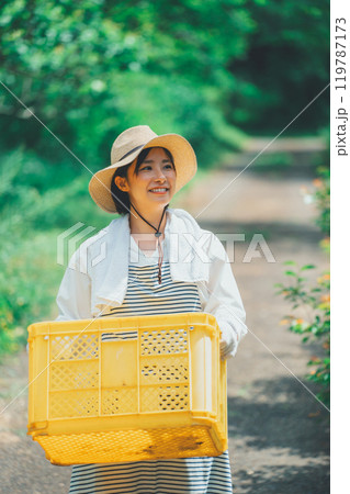 農家と収穫資材 農家と収穫資材 119787173