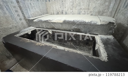 サッカラ ウナス王のピラミッド 119788213