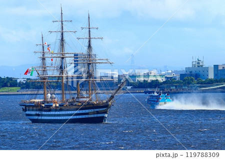 『世界で最も美しい船』海の女王【アメリゴ・ヴェスプッチ】と【ジェットホイル】 119788309