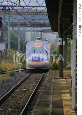 朝霧の米沢駅を征く翼… 新型!!山形新幹線『つばさ』E8系 朝霧の米沢駅を征く翼… 新型!!山形新幹線『つばさ』E8系 119788408