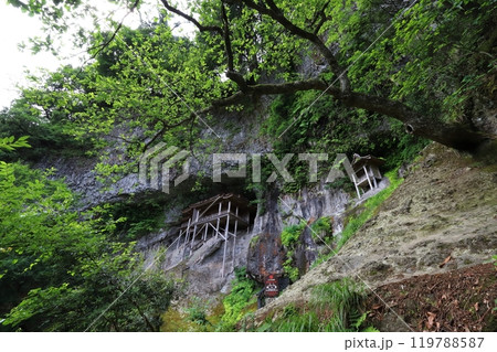 鳥取　三朝　国宝三徳山三佛寺投入堂 119788587