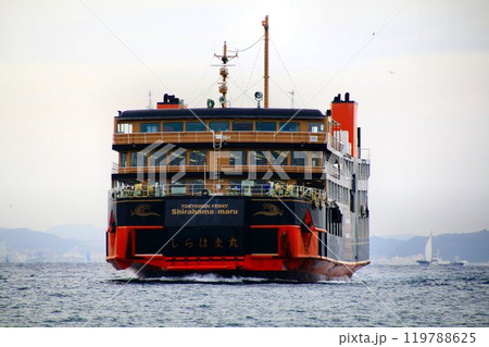 浦賀水道に現れた黒船… 東京湾フェリー『しらはま丸』 119788625