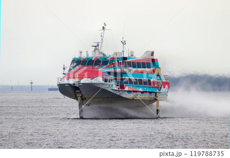 伊豆諸島を結ぶトビウオ… 東京港を行くジェットホイル 伊豆諸島を結ぶトビウオ… 東京港を行くジェットホイル 119788735