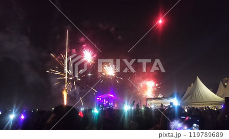 レギャン、カウントダウン花火【インドネシア・バリ島】 レギャン、カウントダウン花火【インドネシア・バリ島】 119789689