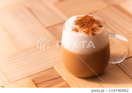 たっぷりのカフェオレでコーヒータイム 119790062