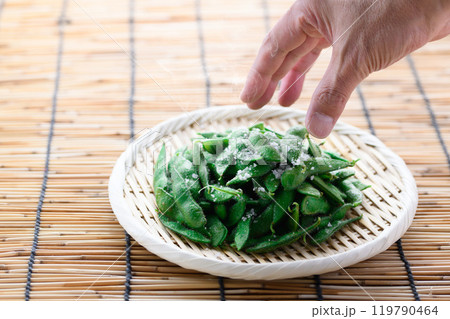 茹でたての枝豆 119790464