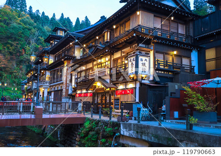 夕方の温泉宿 119790663