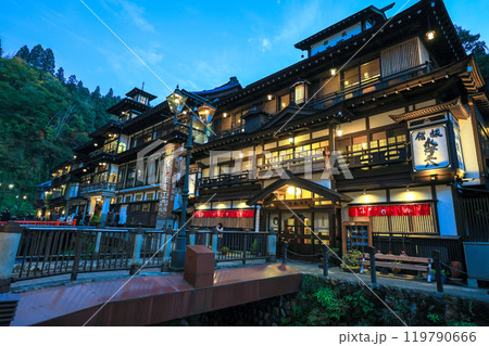 夕暮れの温泉宿1 夕暮れの温泉宿1 119790666