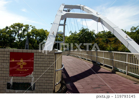 長崎県佐世保市　中心市街地の町並み　佐世保公園周辺「アルバカーキ橋」　 119793145