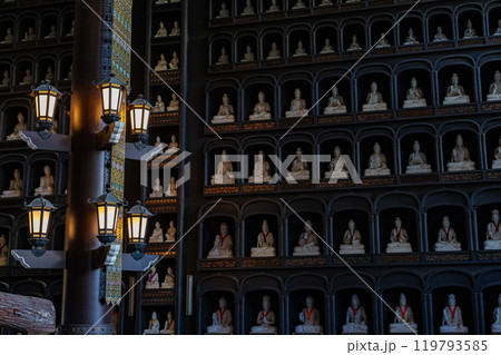 清大寺、同じ仏像はない 119793585