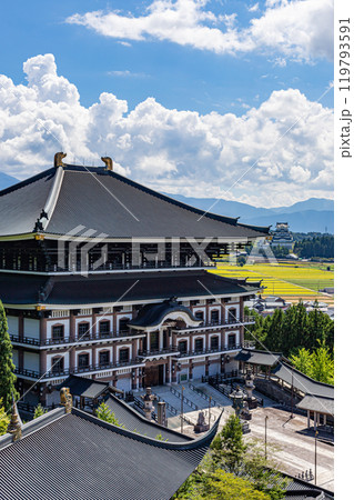 五重塔から清大寺の本殿を見下ろす 五重塔から清大寺の本殿を見下ろす 119793591