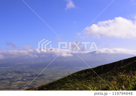 阿蘇　秋の風景 119794848
