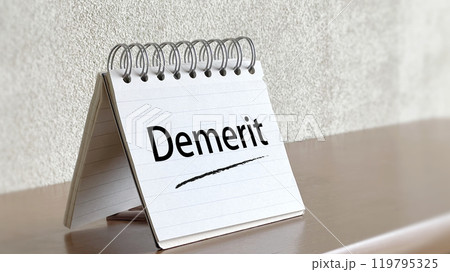 テーブルに立てたメモ帳_Demerit文字入り テーブルに立てたメモ帳_Demerit文字入り 119795325