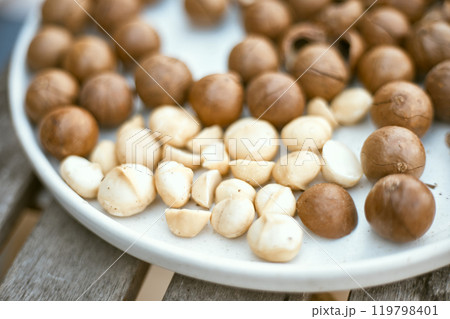 Organic Macadamia nut 119798401