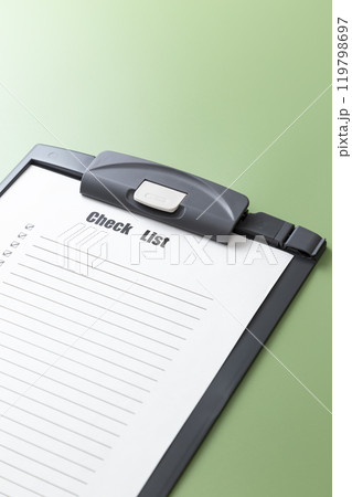 緑背景にチェックリスト 119798697