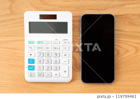 スマホと電卓 119799461