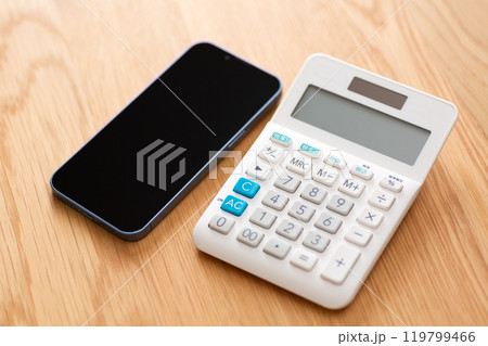 スマホと電卓 スマホと電卓 119799466