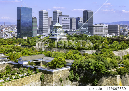 大阪城天守閣と立ち並ぶ高層ビル群(大阪府大阪市) 大阪城天守閣と立ち並ぶ高層ビル群(大阪府大阪市) 119807780