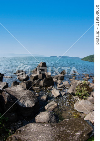 超広角レンズを通して夏の琵琶湖を見る 超広角レンズを通して夏の琵琶湖を見る 119808050