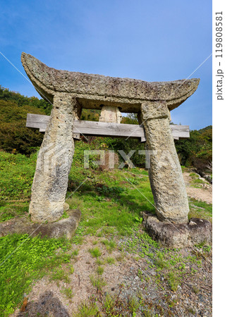 愛宕山の石鳥居(縦) 愛宕山の石鳥居(縦) 119808581